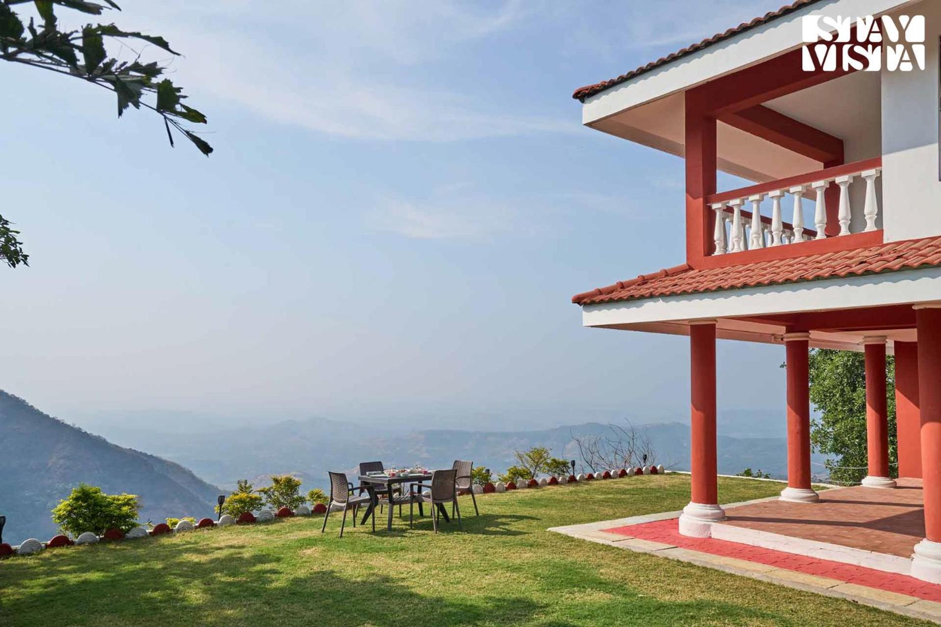 Stayvista At Cliffhanger Solitude With Balcony, Lawn Колхапур Экстерьер фото